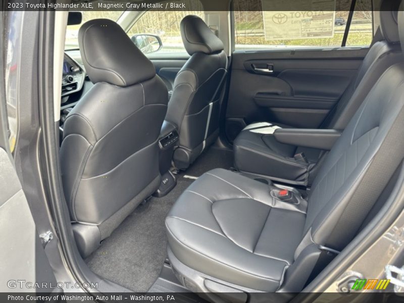 Magnetic Gray Metallic / Black 2023 Toyota Highlander XLE