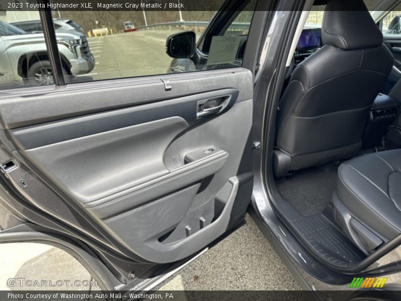 Magnetic Gray Metallic / Black 2023 Toyota Highlander XLE