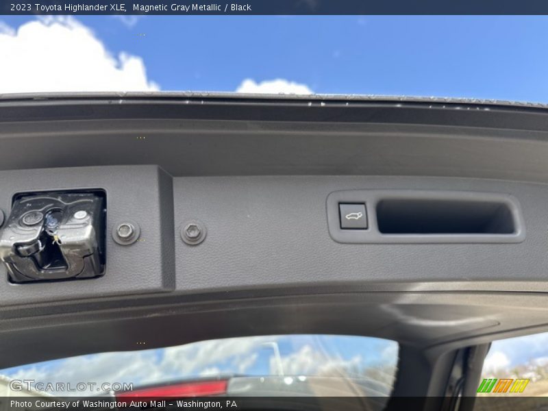 Magnetic Gray Metallic / Black 2023 Toyota Highlander XLE