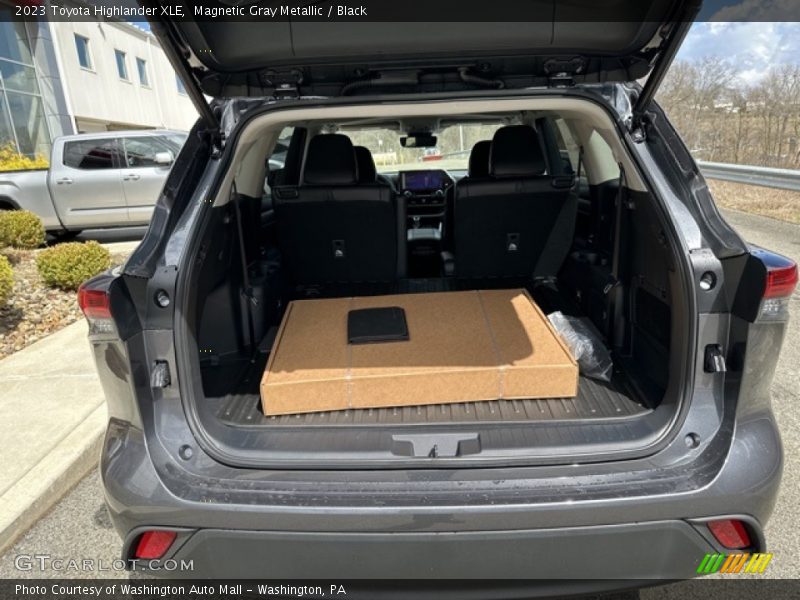 Magnetic Gray Metallic / Black 2023 Toyota Highlander XLE