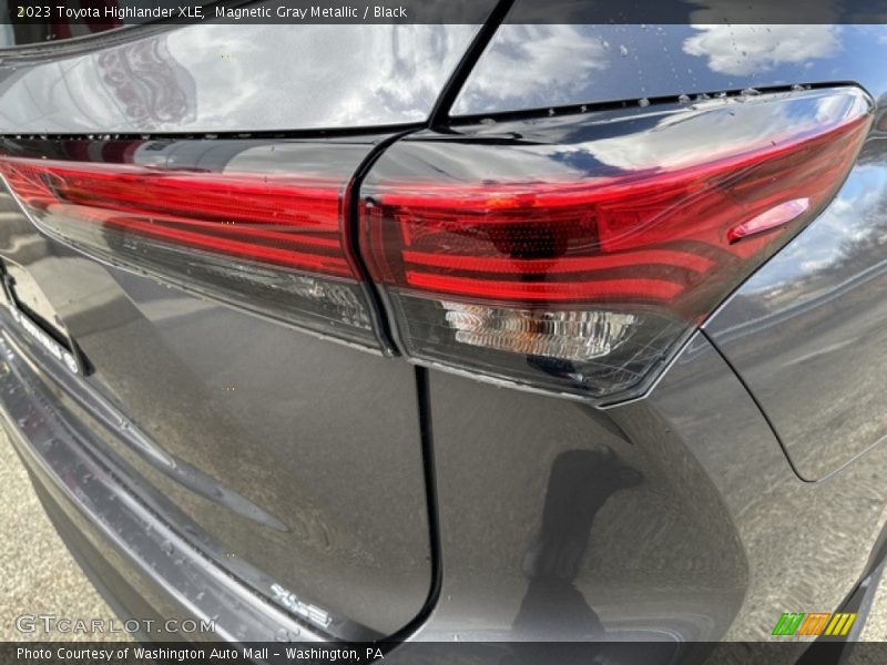 Magnetic Gray Metallic / Black 2023 Toyota Highlander XLE