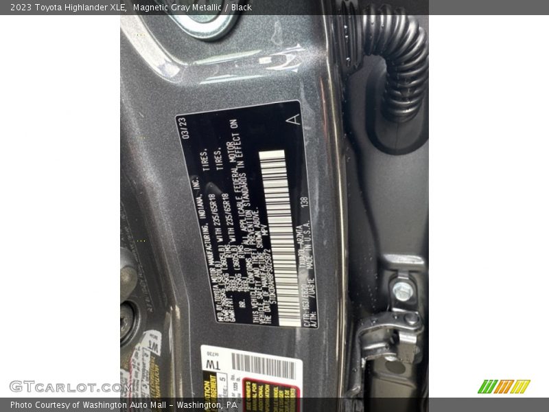 Magnetic Gray Metallic / Black 2023 Toyota Highlander XLE