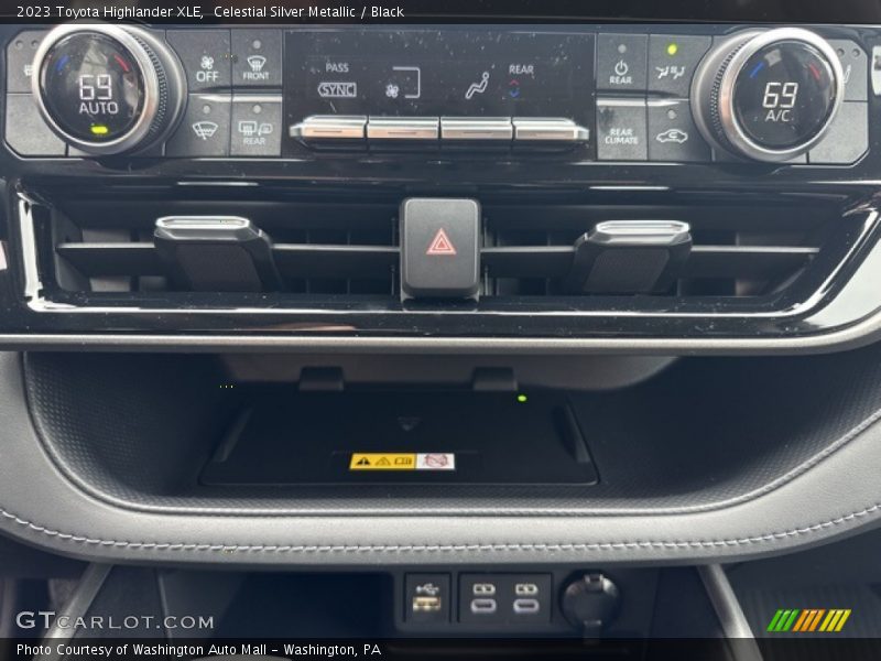 Celestial Silver Metallic / Black 2023 Toyota Highlander XLE