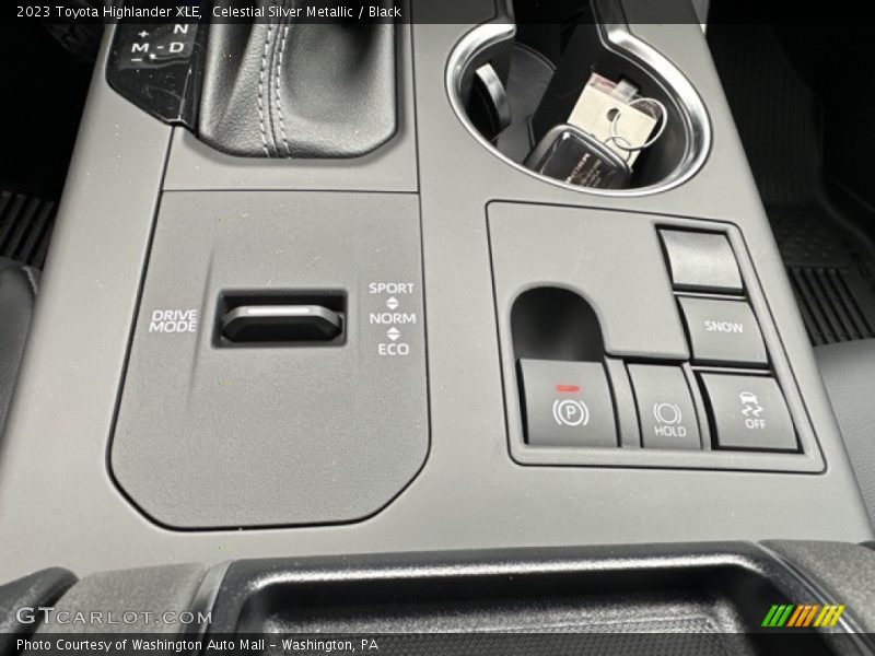 Celestial Silver Metallic / Black 2023 Toyota Highlander XLE