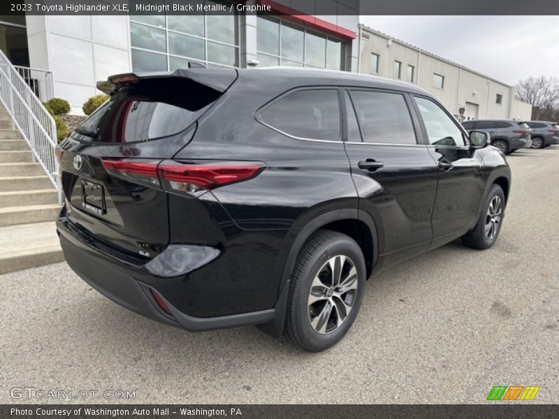 Midnight Black Metallic / Graphite 2023 Toyota Highlander XLE