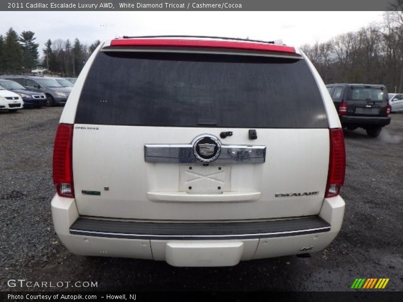 White Diamond Tricoat / Cashmere/Cocoa 2011 Cadillac Escalade Luxury AWD