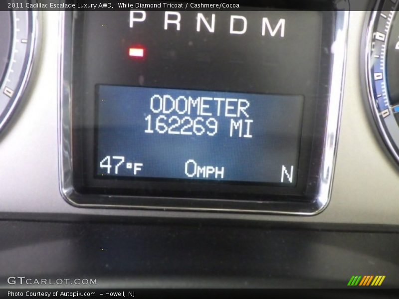 White Diamond Tricoat / Cashmere/Cocoa 2011 Cadillac Escalade Luxury AWD