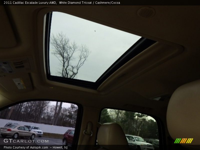 White Diamond Tricoat / Cashmere/Cocoa 2011 Cadillac Escalade Luxury AWD