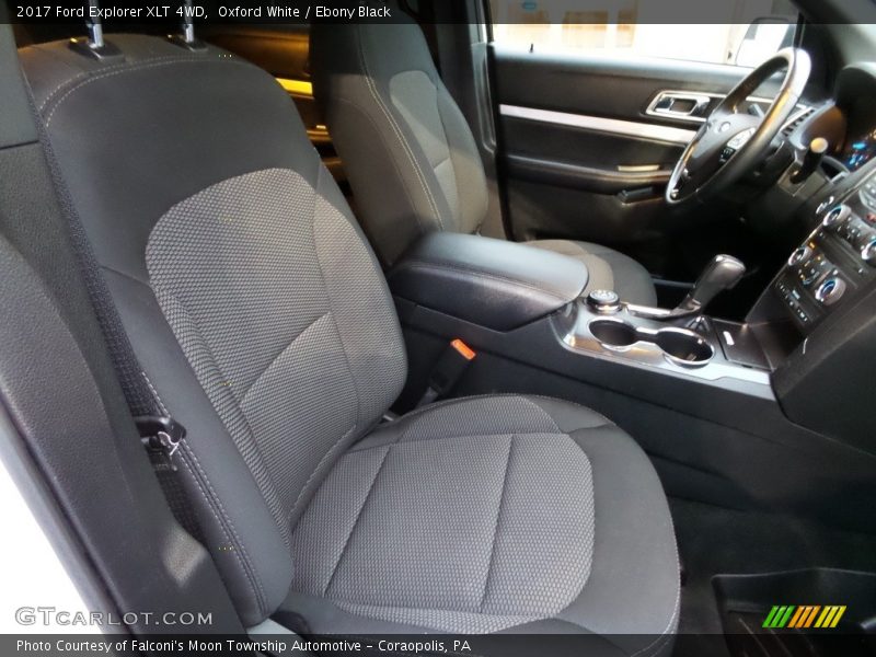 Oxford White / Ebony Black 2017 Ford Explorer XLT 4WD