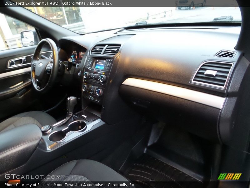 Oxford White / Ebony Black 2017 Ford Explorer XLT 4WD