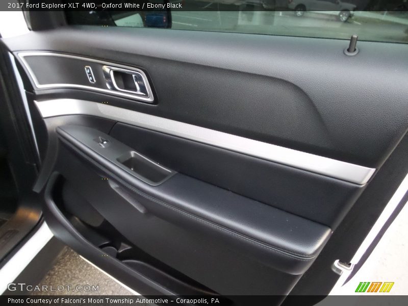 Oxford White / Ebony Black 2017 Ford Explorer XLT 4WD