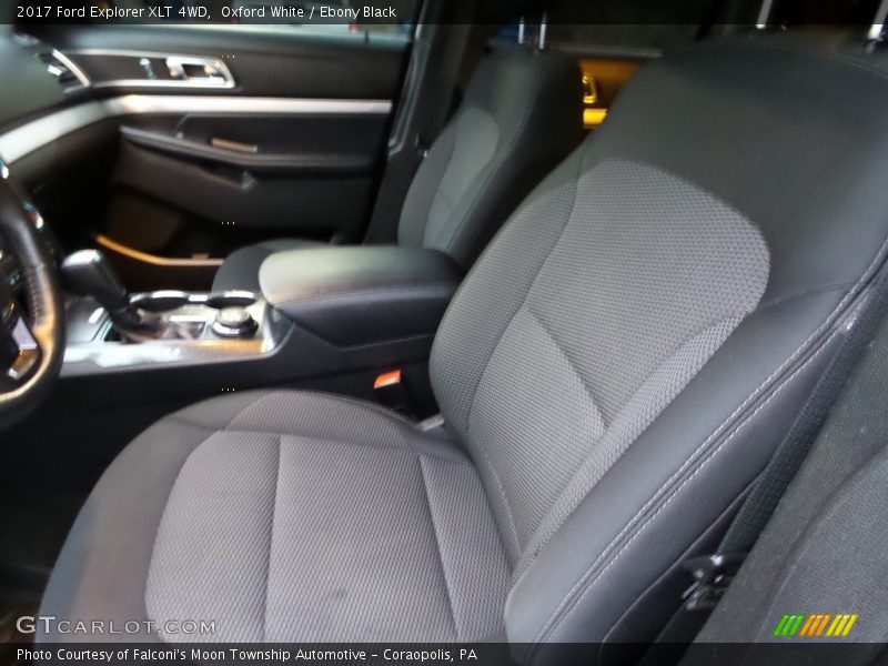 Oxford White / Ebony Black 2017 Ford Explorer XLT 4WD