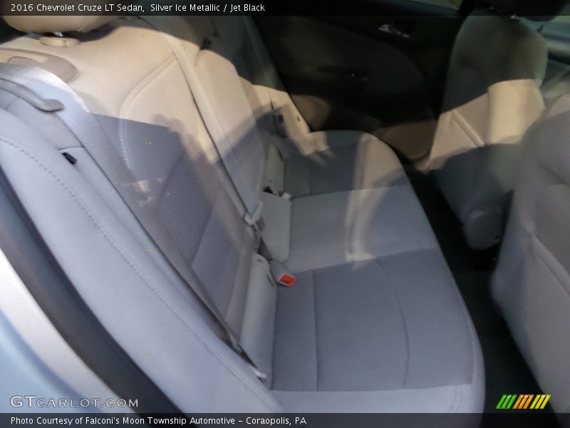 Silver Ice Metallic / Jet Black 2016 Chevrolet Cruze LT Sedan