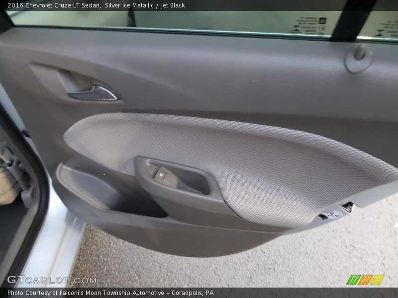 Silver Ice Metallic / Jet Black 2016 Chevrolet Cruze LT Sedan