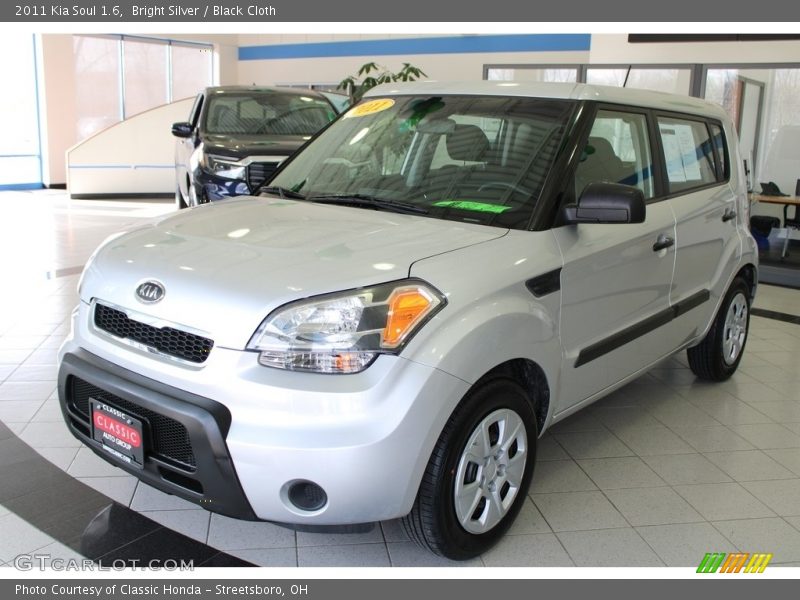 Bright Silver / Black Cloth 2011 Kia Soul 1.6