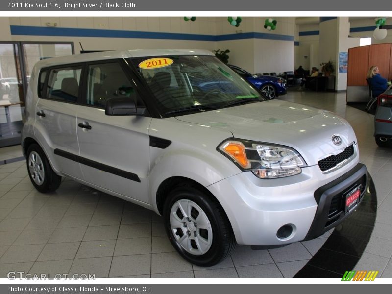 Bright Silver / Black Cloth 2011 Kia Soul 1.6