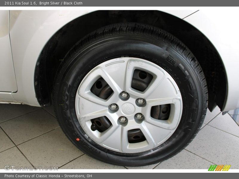 Bright Silver / Black Cloth 2011 Kia Soul 1.6
