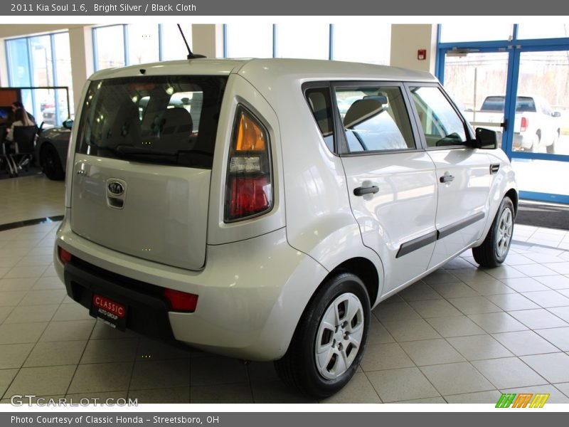 Bright Silver / Black Cloth 2011 Kia Soul 1.6