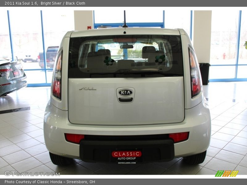 Bright Silver / Black Cloth 2011 Kia Soul 1.6