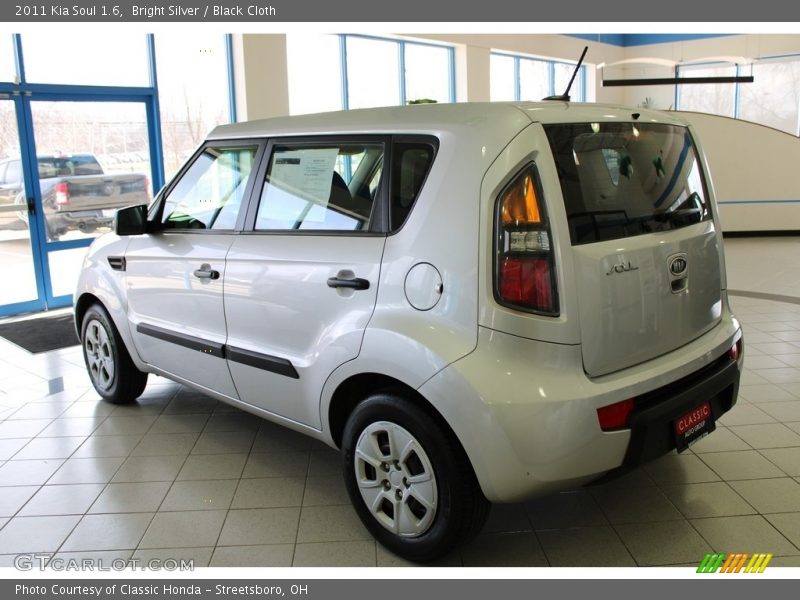 Bright Silver / Black Cloth 2011 Kia Soul 1.6