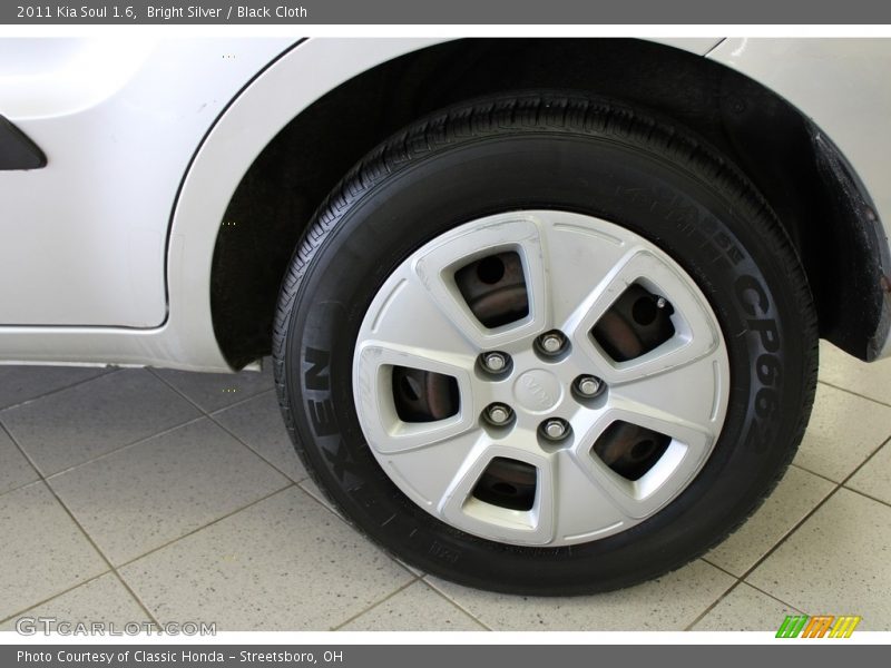 Bright Silver / Black Cloth 2011 Kia Soul 1.6