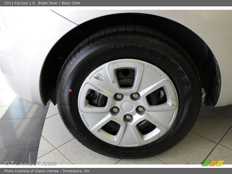 Bright Silver / Black Cloth 2011 Kia Soul 1.6