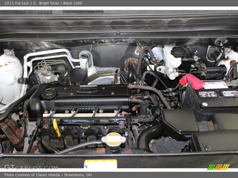 Bright Silver / Black Cloth 2011 Kia Soul 1.6