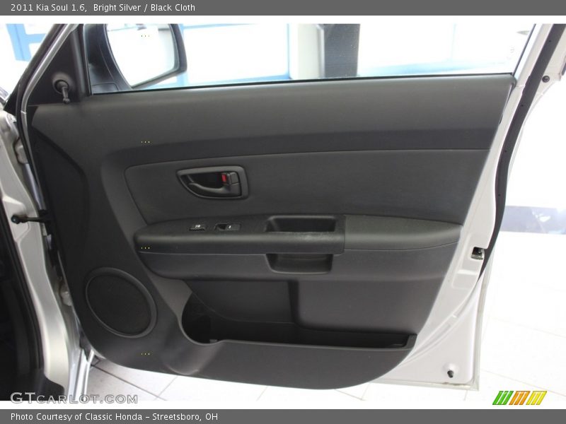 Bright Silver / Black Cloth 2011 Kia Soul 1.6