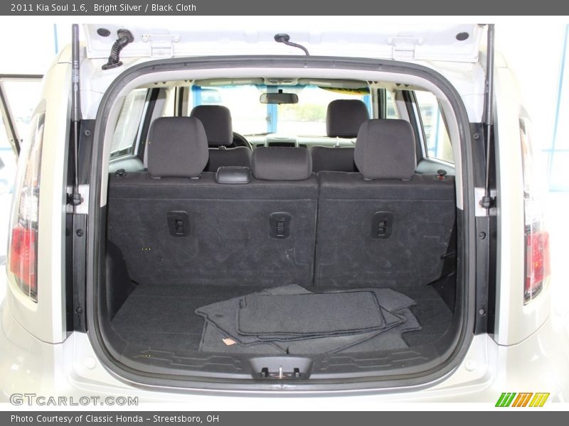 Bright Silver / Black Cloth 2011 Kia Soul 1.6