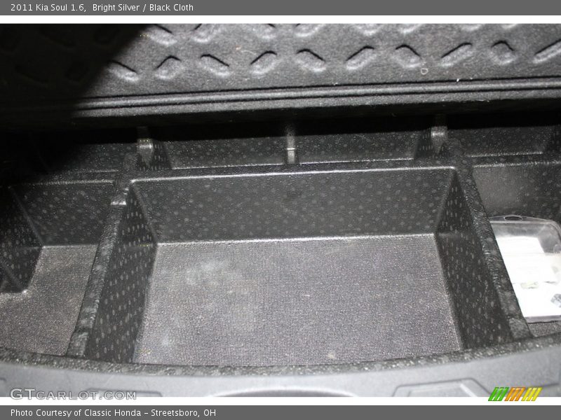 Bright Silver / Black Cloth 2011 Kia Soul 1.6