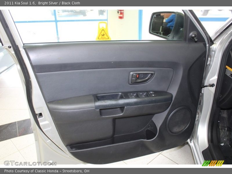 Bright Silver / Black Cloth 2011 Kia Soul 1.6