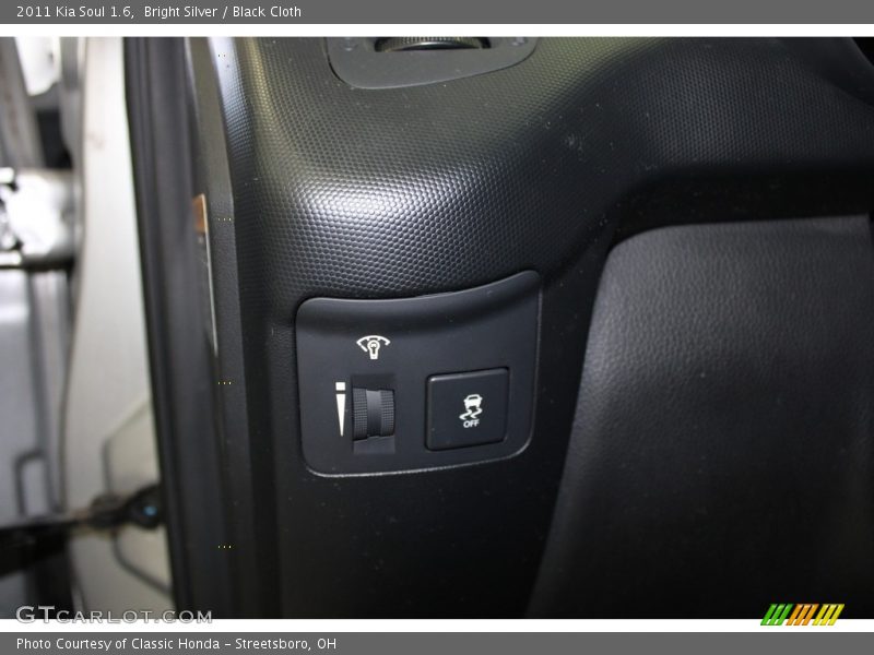 Bright Silver / Black Cloth 2011 Kia Soul 1.6