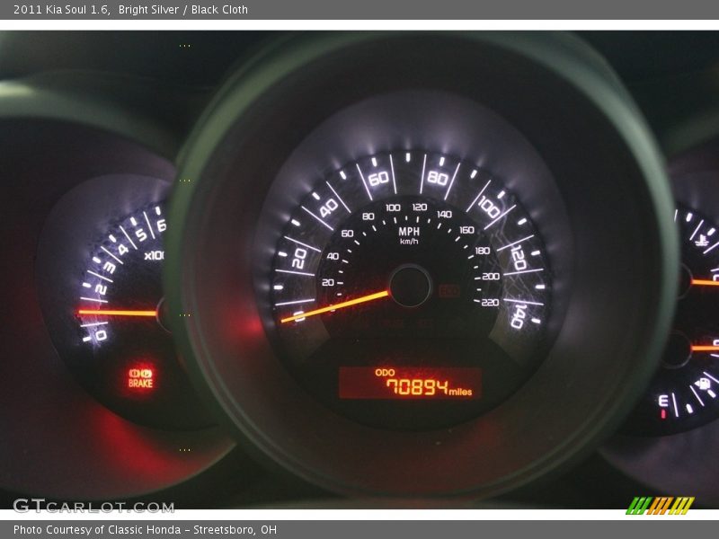 Bright Silver / Black Cloth 2011 Kia Soul 1.6