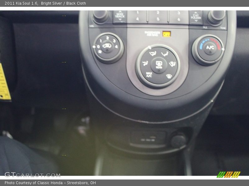 Bright Silver / Black Cloth 2011 Kia Soul 1.6