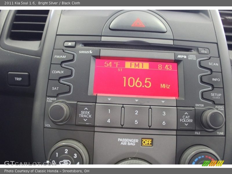 Bright Silver / Black Cloth 2011 Kia Soul 1.6