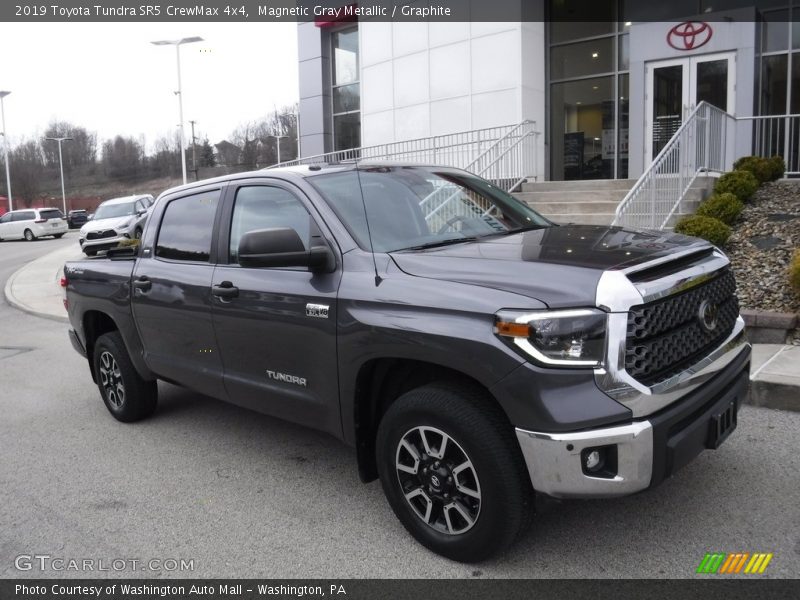 Front 3/4 View of 2019 Tundra SR5 CrewMax 4x4