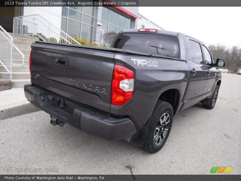 Magnetic Gray Metallic / Graphite 2019 Toyota Tundra SR5 CrewMax 4x4