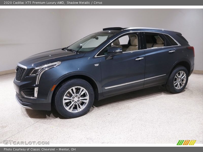 Front 3/4 View of 2020 XT5 Premium Luxury AWD
