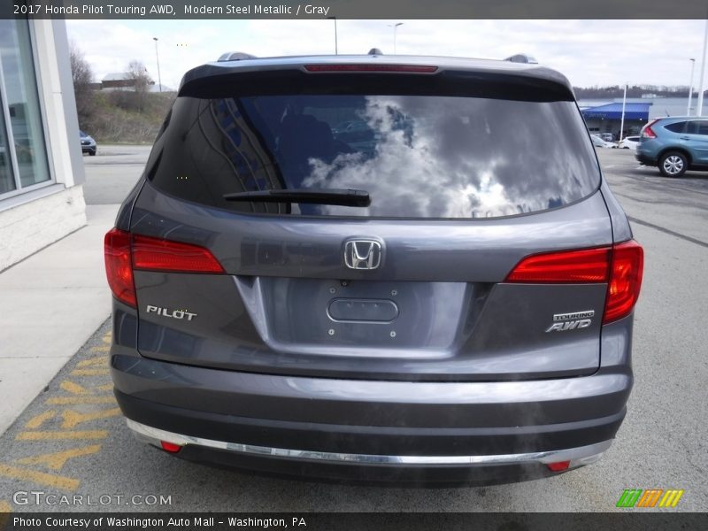 Modern Steel Metallic / Gray 2017 Honda Pilot Touring AWD
