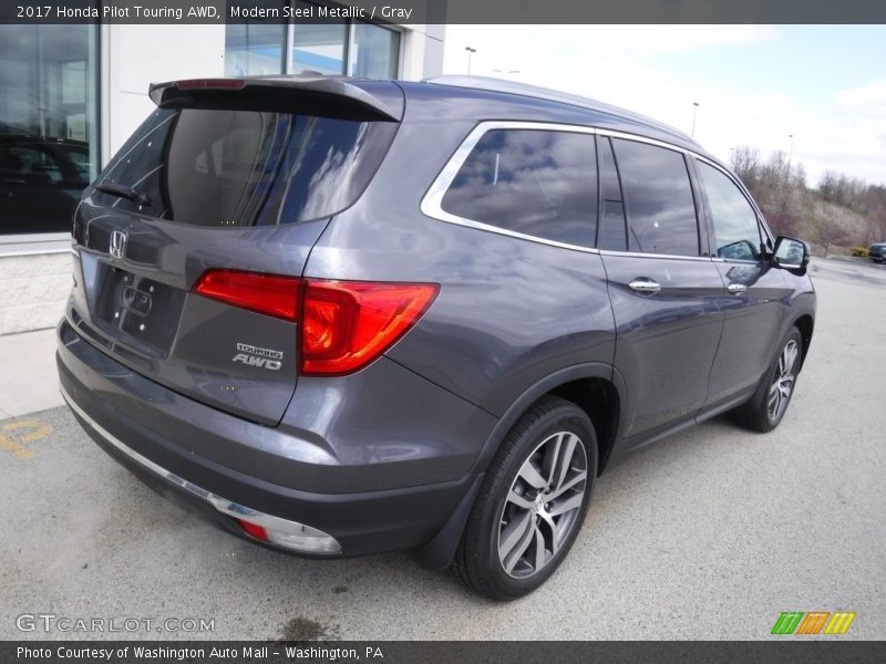 Modern Steel Metallic / Gray 2017 Honda Pilot Touring AWD
