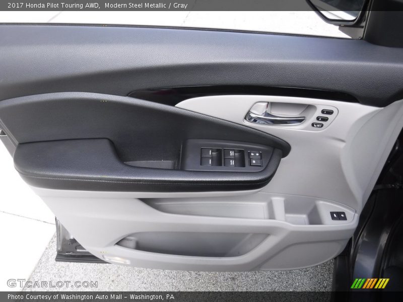 Modern Steel Metallic / Gray 2017 Honda Pilot Touring AWD