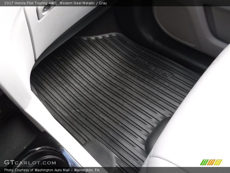 Modern Steel Metallic / Gray 2017 Honda Pilot Touring AWD