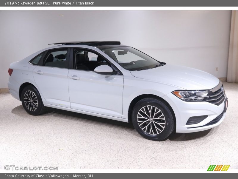 Pure White / Titan Black 2019 Volkswagen Jetta SE