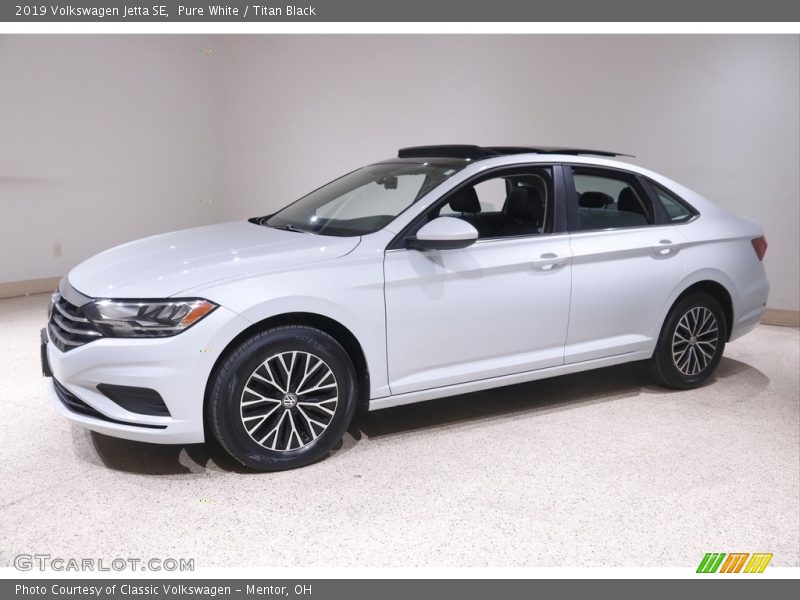 Pure White / Titan Black 2019 Volkswagen Jetta SE