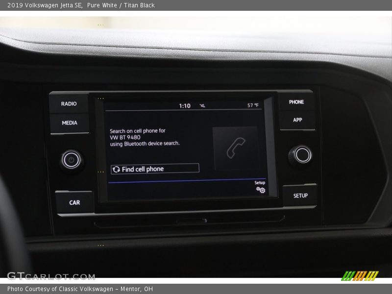 Pure White / Titan Black 2019 Volkswagen Jetta SE