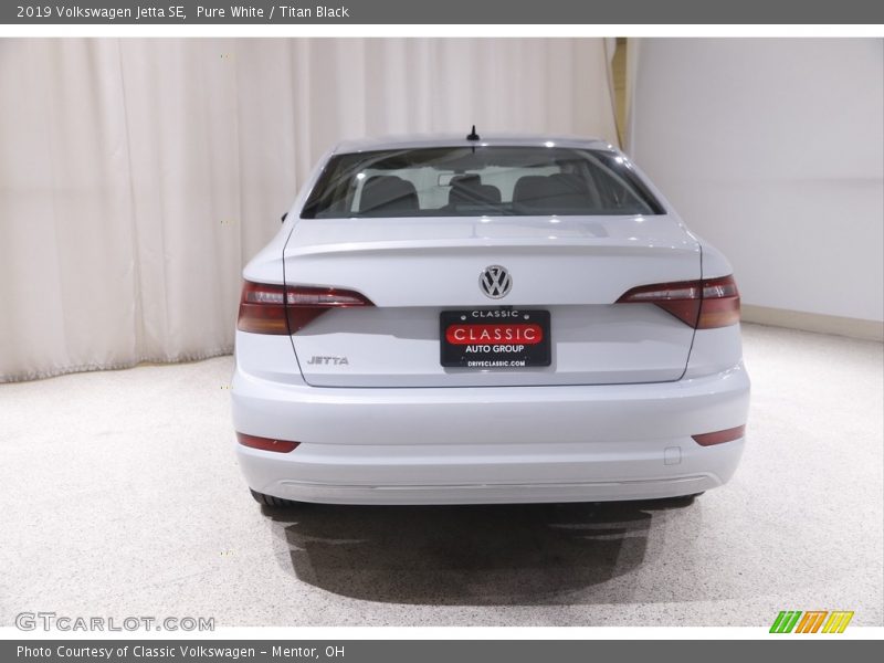 Pure White / Titan Black 2019 Volkswagen Jetta SE