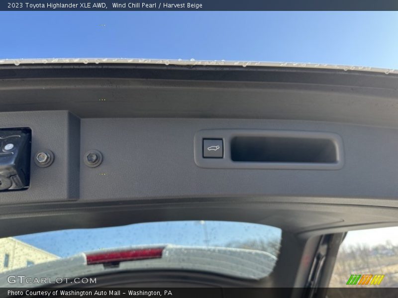 Wind Chill Pearl / Harvest Beige 2023 Toyota Highlander XLE AWD