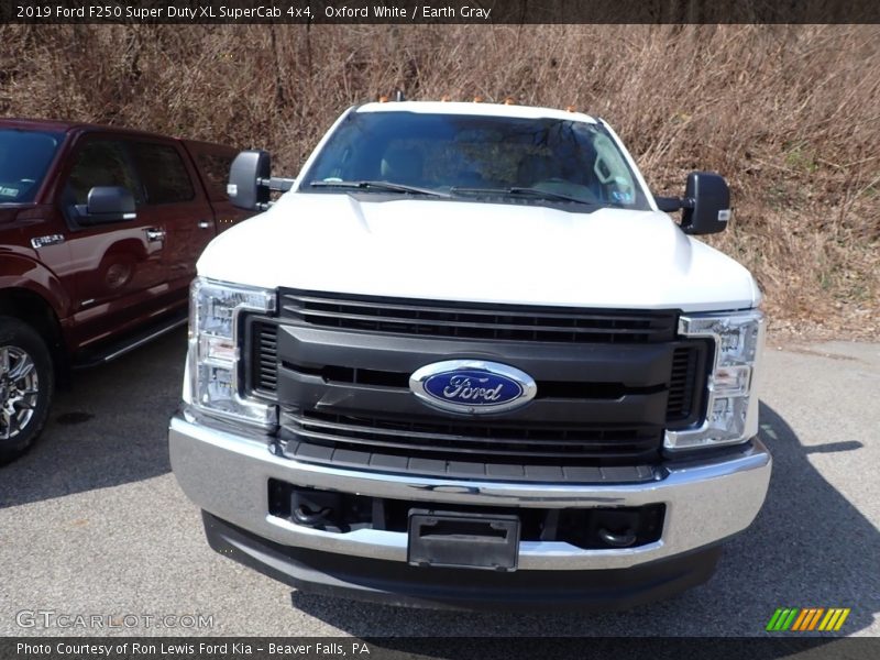 Oxford White / Earth Gray 2019 Ford F250 Super Duty XL SuperCab 4x4
