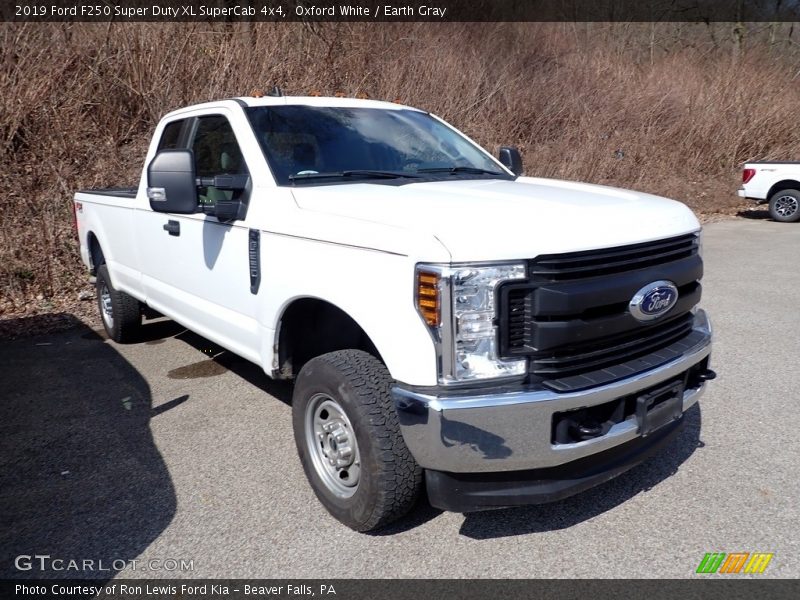 Oxford White / Earth Gray 2019 Ford F250 Super Duty XL SuperCab 4x4