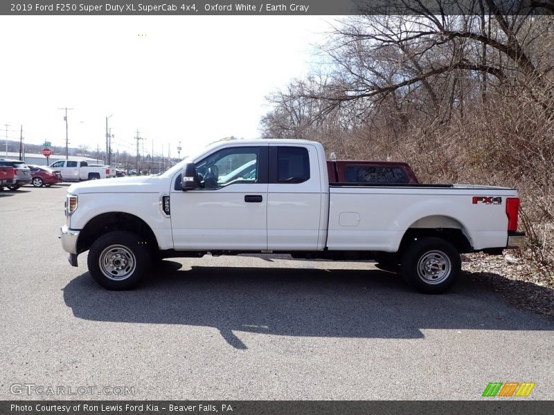 Oxford White / Earth Gray 2019 Ford F250 Super Duty XL SuperCab 4x4